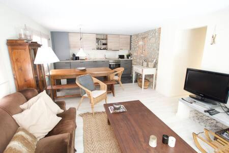 Apartament Central Amb Terrassa Alp Bagian luar foto